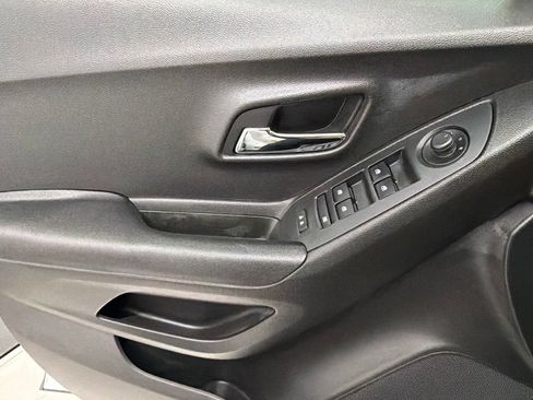 Used 2019 Chevrolet Trax LT FWD image 22
