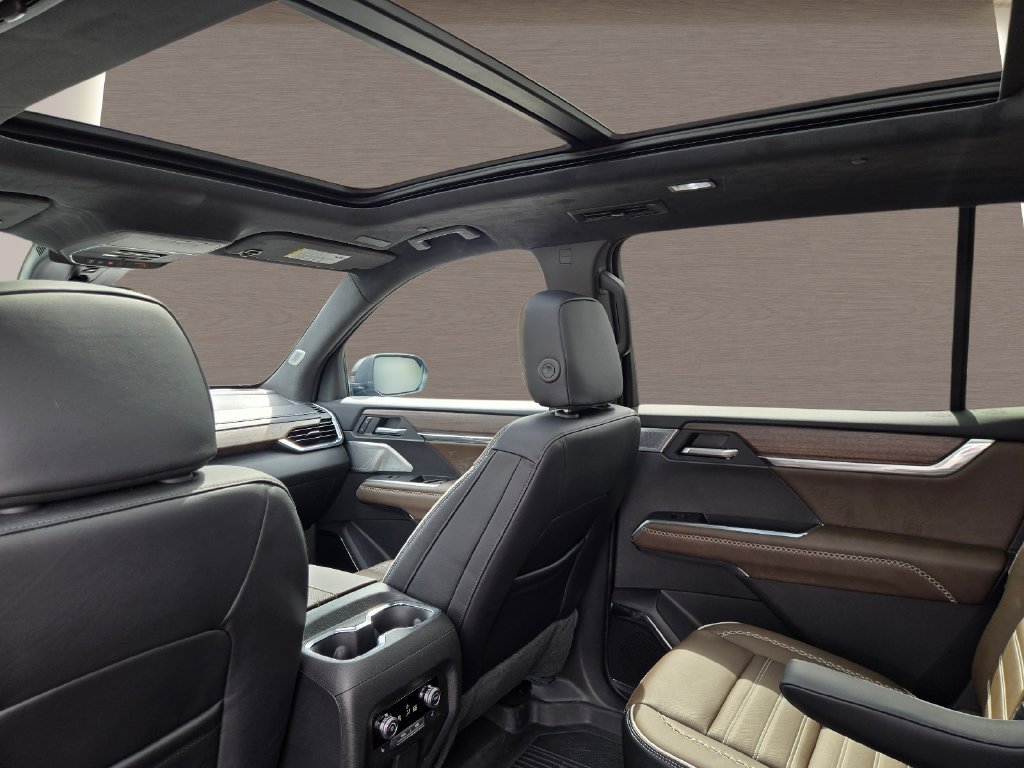 Used 2026 GMC Acadia Denali Ultimate w/ LPO, Floor Liner Package FWD image 26