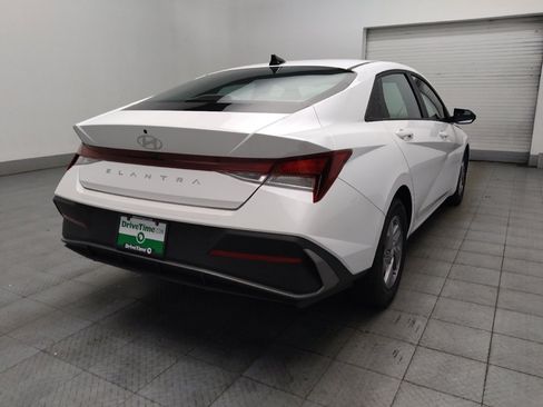 Used 2025 Hyundai Elantra SE w/ Cargo Package FWD image 9