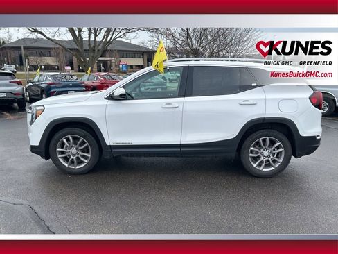 Used 2023 GMC Terrain SLT image 10