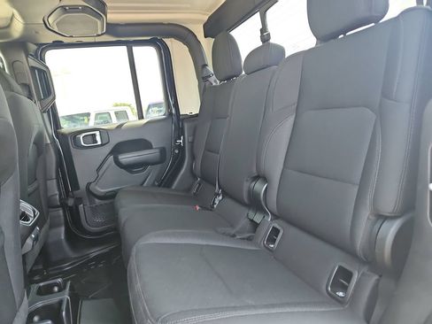 Used 2022 Jeep Gladiator Sport AWD/4WD image 11