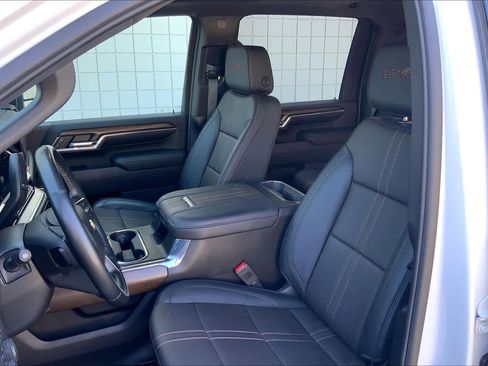 Used 2024 Chevrolet Silverado 3500 High Country w/ High Country Premium Package image 7