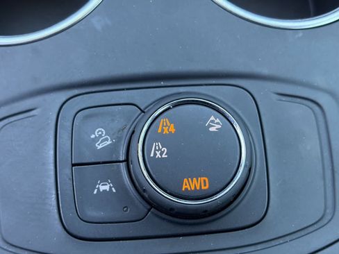 Used 2024 GMC Terrain SLE AWD/4WD image 25