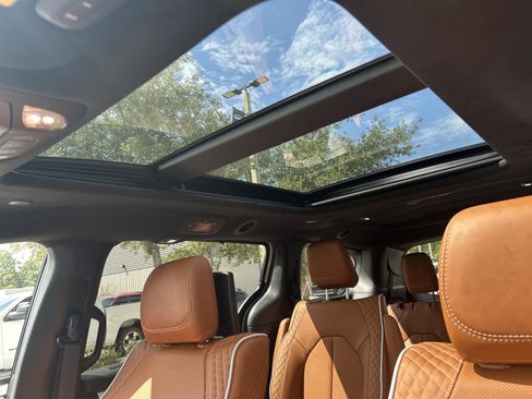 New 2026 Chrysler Pacifica Pinnacle image 19