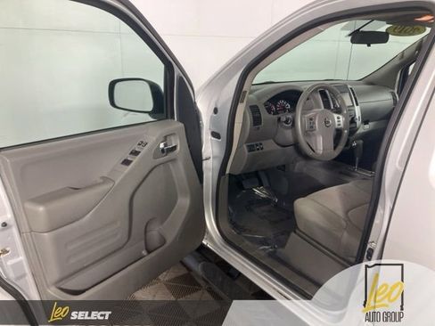 Used 2019 Nissan Frontier SV image 10