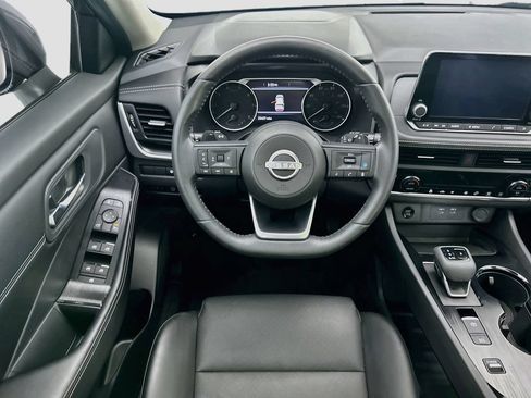 Used 2024 Nissan Rogue SV w/ SV Premium Package FWD image 10