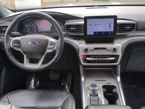 Used 2022 Ford Explorer XLT w/ Equipment Group 202A image 27