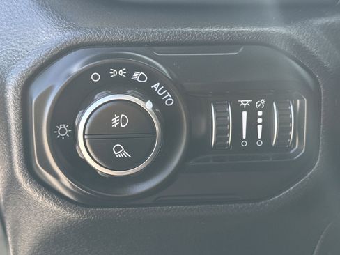 Used 2021 Jeep Gladiator Sport image 25