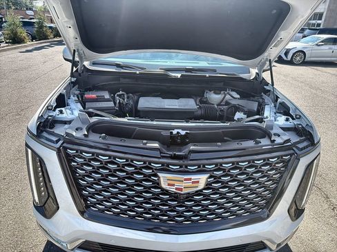 Used 2025 Cadillac Escalade Premium Luxury w/ Touring Package AWD/4WD image 18