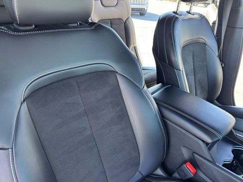 Used 2024 Jeep Grand Cherokee L Altitude image 32