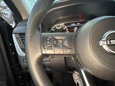 Used 2024 Nissan Rogue S image 18