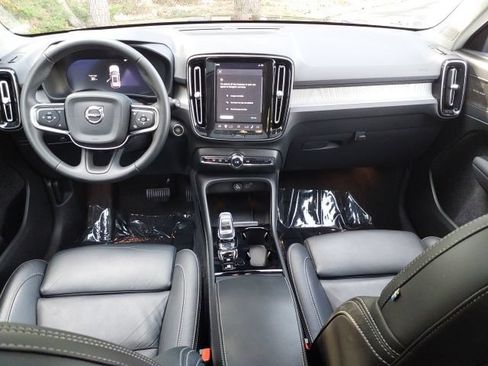 Used 2024 Volvo XC40 B5 Ultimate w/ Protection Package Premier AWD/4WD image 12