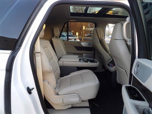 Used 2019 Lincoln Navigator L Reserve image 14