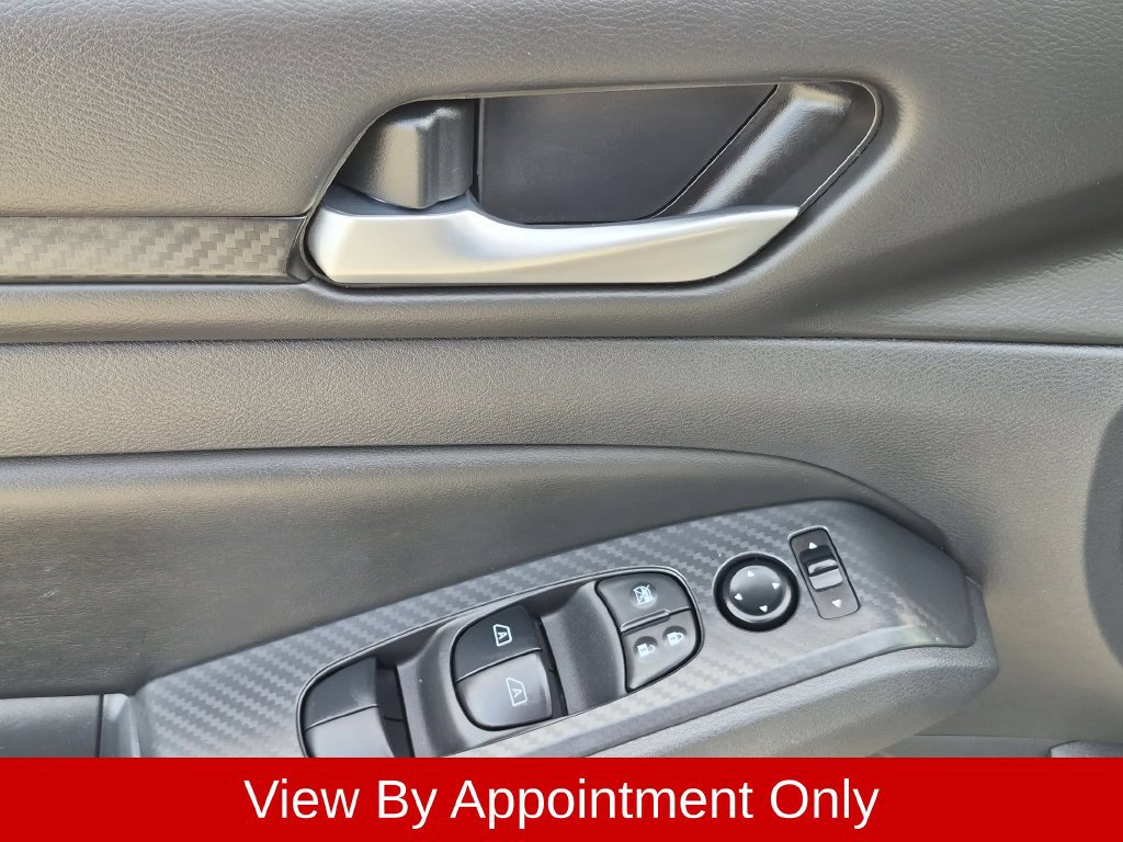 Used 2025 Nissan Altima 2.5 SV FWD image 10