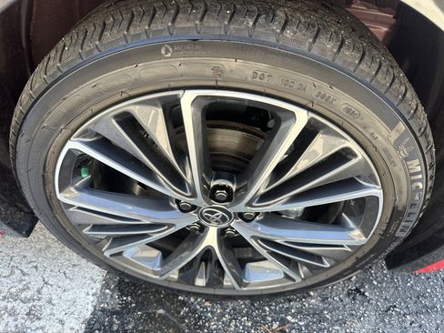 Used 2025 Toyota Prius XLE image 6