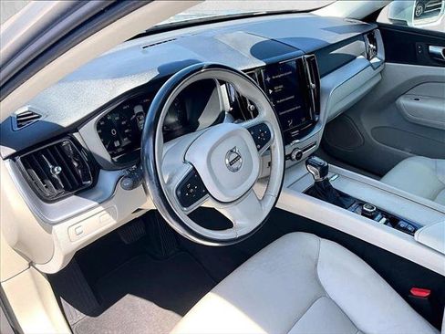 Used 2020 Volvo XC60 T5 Momentum FWD image 14