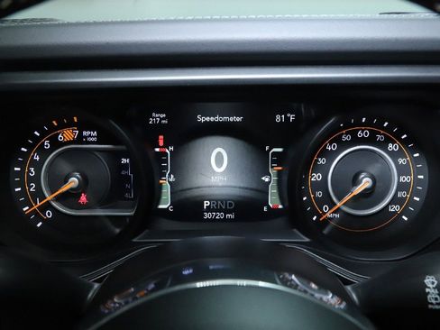 Used 2025 Jeep Wrangler Unlimited Sahara AWD/4WD image 23