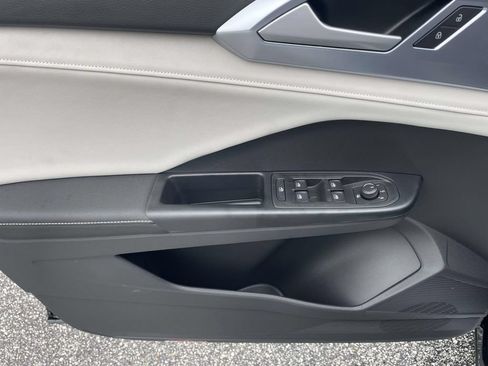 New 2026 Volkswagen Taos SE FWD image 18