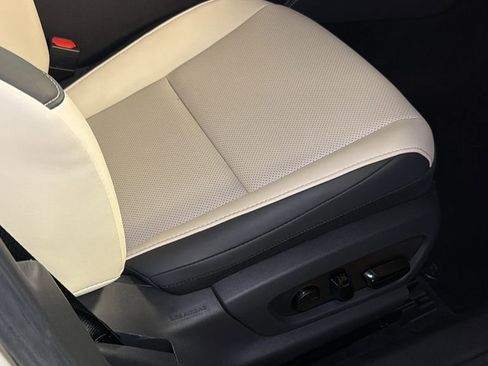 Certified 2025 Lexus ES 300h w/ Premium Package image 12