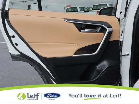 Used 2020 Toyota RAV4 XLE Premium image 26