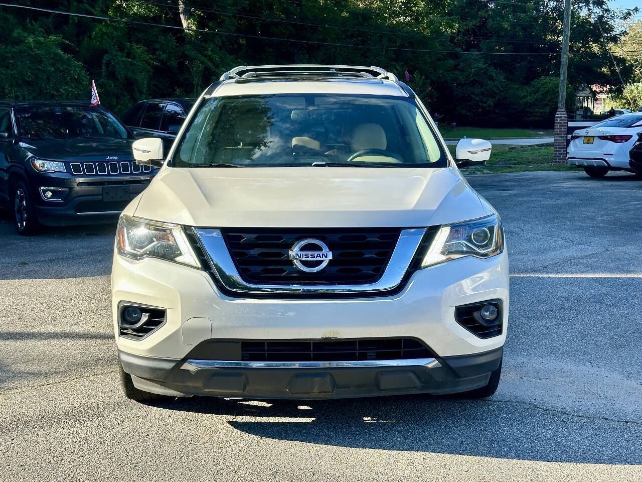 Used 2020 Nissan Pathfinder Platinum FWD image 2