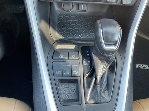 Certified 2021 Toyota RAV4 XLE Premium AWD/4WD image 23