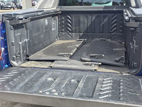 Used 2004 Chevrolet Avalanche Z71 w/ Preferred Equipment Group AWD/4WD image 19