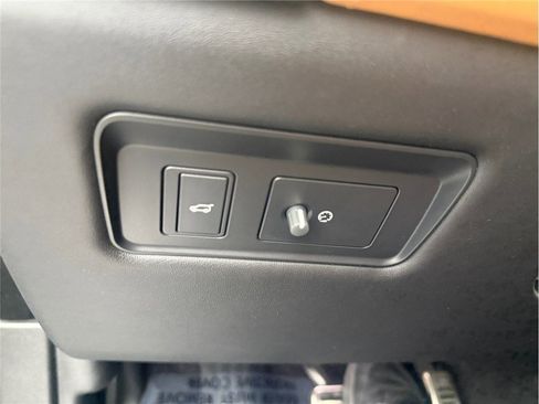 Used 2019 Land Rover Range Rover Autobiography image 26