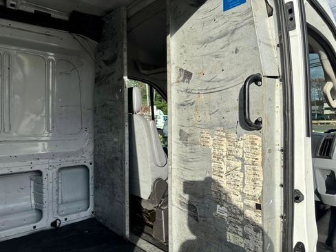 Used 2015 Ford Transit 250 130 Medium Roof image 24