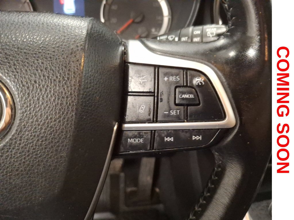 Used 2022 Toyota Highlander LE AWD/4WD image 23