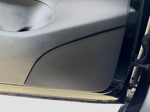 Used 2021 Tesla Model Y Long Range image 19