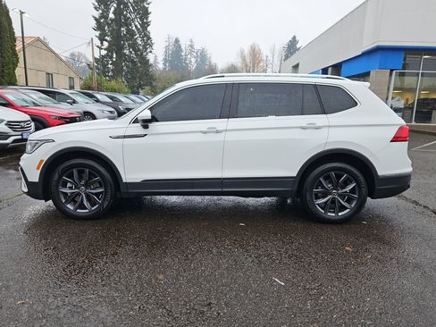 Used 2022 Volkswagen Tiguan SE image 2