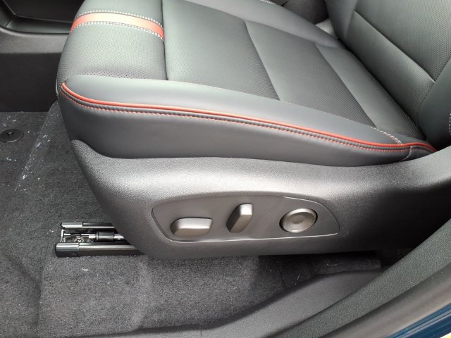 New 2027 Chevrolet Traverse RS w/ LPO, Floor Liner Package AWD/4WD image 7
