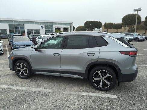 New 2026 Volkswagen Tiguan SE image 10