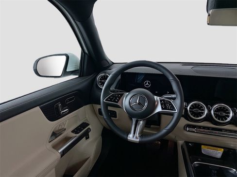 New 2025 Mercedes-Benz GLB 250 4MATIC image 22