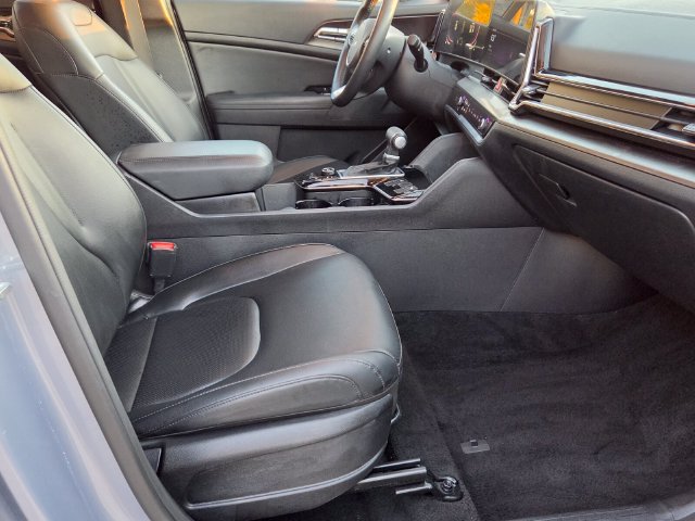 Used 2025 Kia Sportage EX FWD image 18