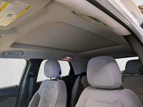Used 2021 Chevrolet TrailBlazer LT w/ Sun and Liftgate Package FWD image 18