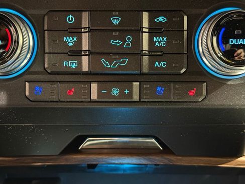 Used 2018 Ford F150 Lariat w/ Equipment Group 502A Luxury image 29