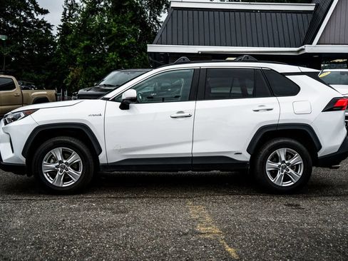 Used 2021 Toyota RAV4 XLE w/ XLE Grade Weather Package AWD/4WD image 15