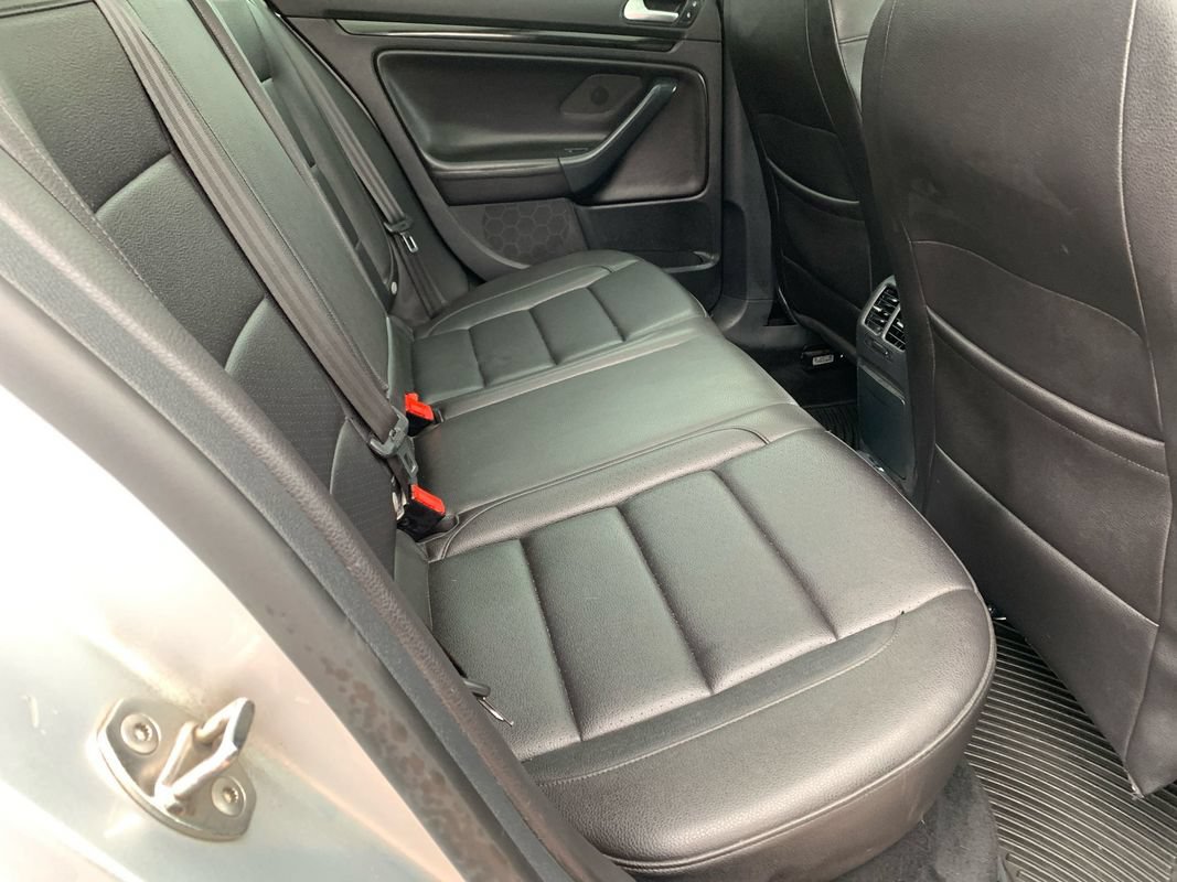 Used 2011 Volkswagen Jetta TDI FWD image 24