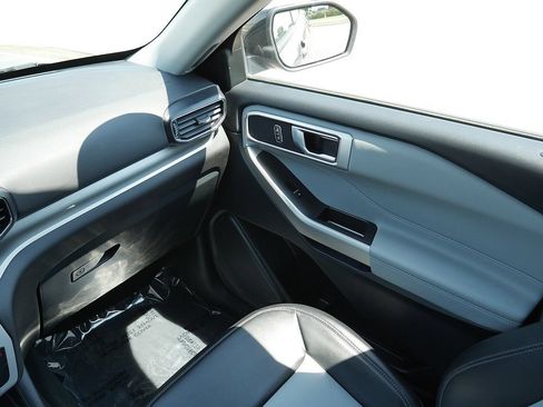 Used 2024 Ford Explorer XLT w/ Equipment Group 202A AWD/4WD image 26