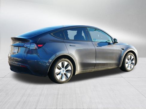 Used 2021 Tesla Model Y Long Range image 7