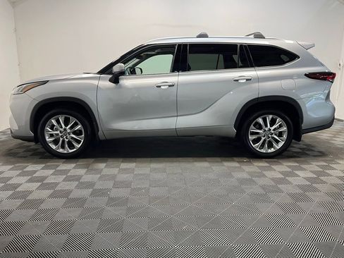 Used 2024 Toyota Highlander Limited AWD/4WD image 23