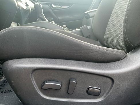 Used 2020 Nissan Rogue Sport SV image 22