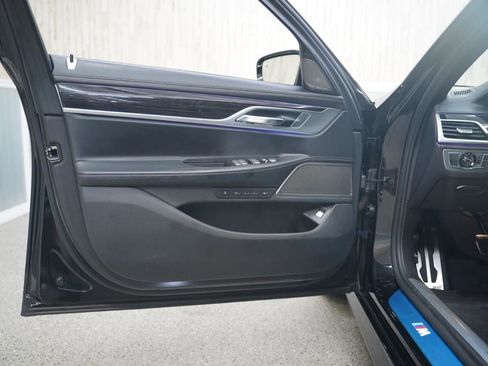 Used 2020 BMW 750i xDrive w/ Executive Package AWD/4WD image 28