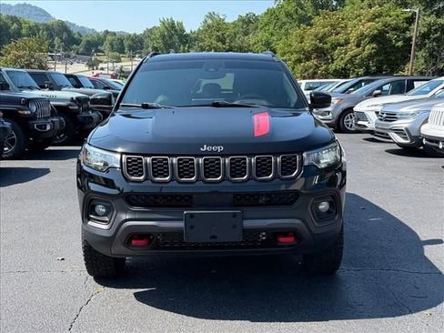 Used 2024 Jeep Compass Trailhawk AWD/4WD image 9