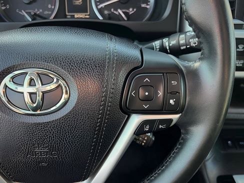 Used 2018 Toyota Highlander XLE image 42