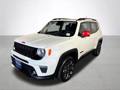 Certified 2023 Jeep Renegade Latitude w/ Sun/Sound Group AWD/4WD image 2
