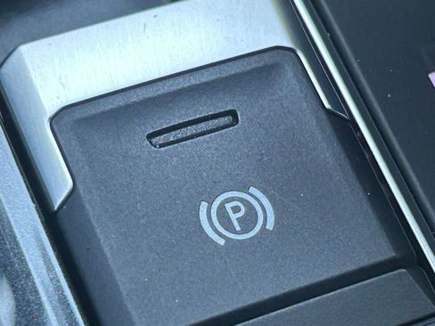 Used 2021 Volkswagen Tiguan SE R-Line image 51