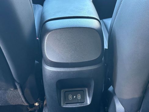 Used 2025 Hyundai Elantra Limited image 24